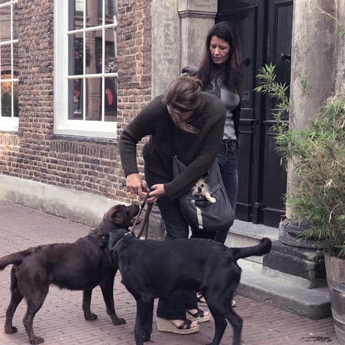 foto met danielle en suzanne van dogline